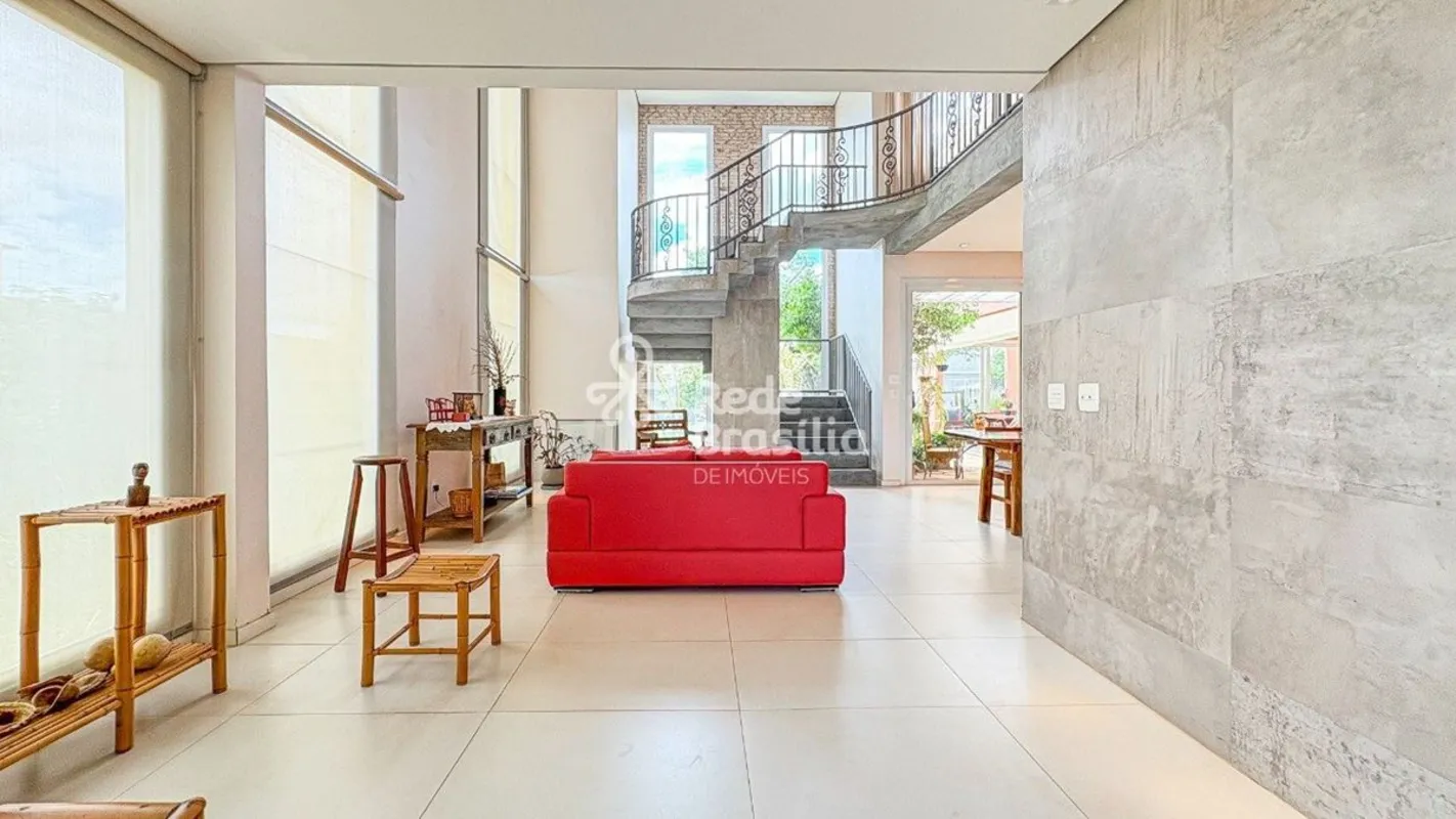 DetalhesDescubra um refúgio de luxo, integração com a natureza e design arrojado...