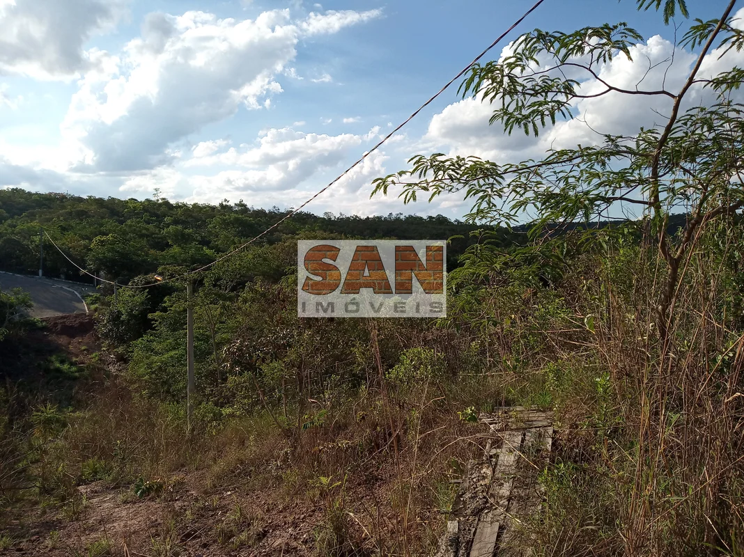 Lindo terreno com vista privilegiada, localizado em condomínio de excelente valo...