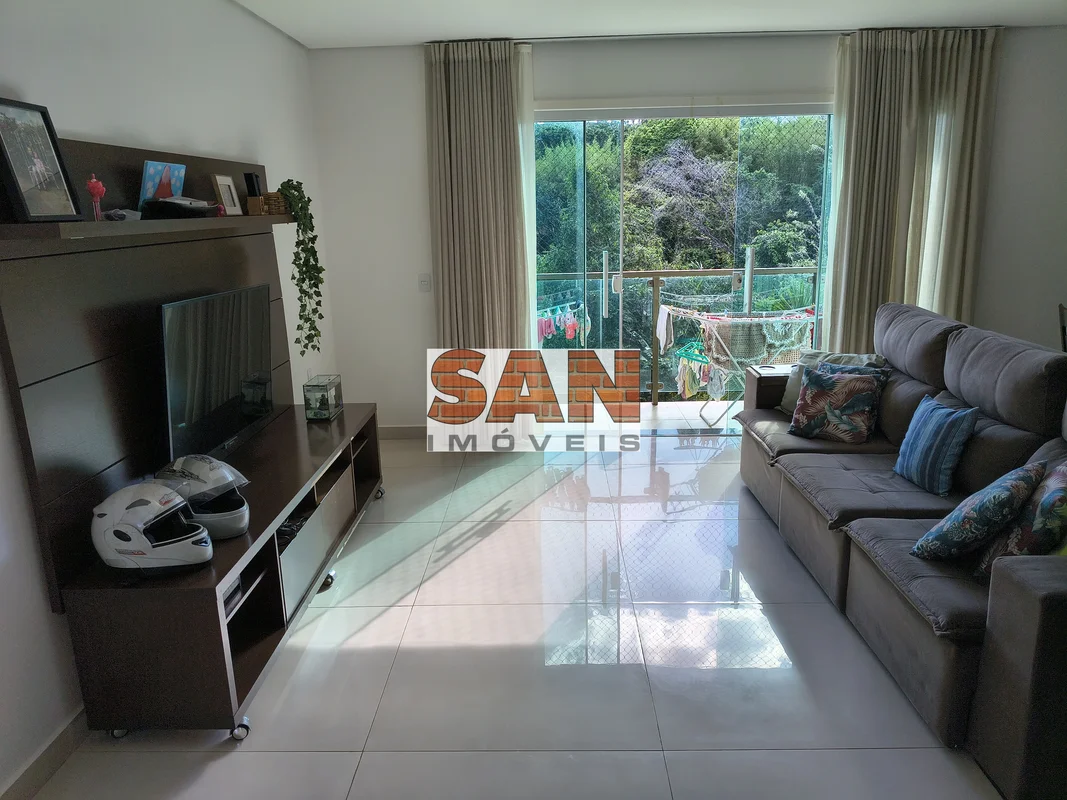 Casa de Alto Padrão Escriturada – 3 Pavimentos, Vista Privilegiada e Conforto To...