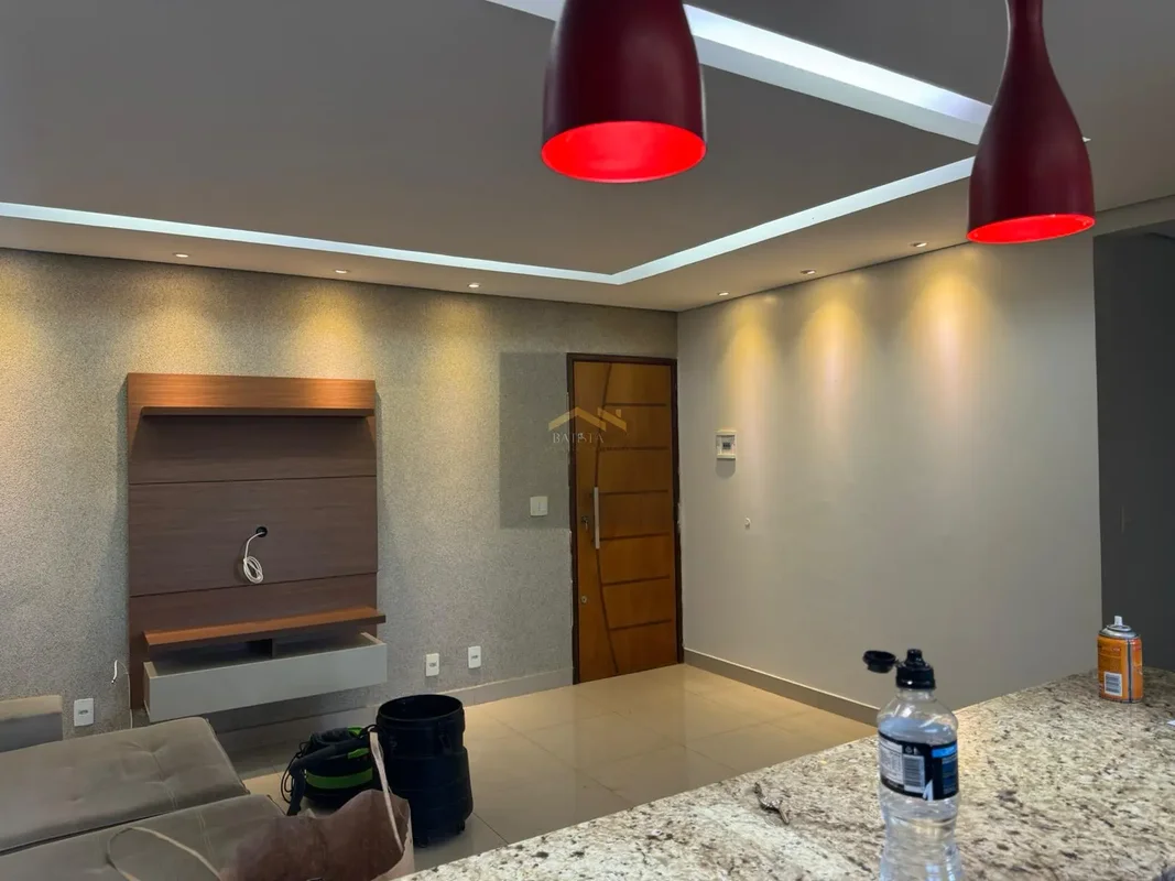 Batista Soluções Imobiliárias vende excelente apartamento na Rua 04 de Vicente P...