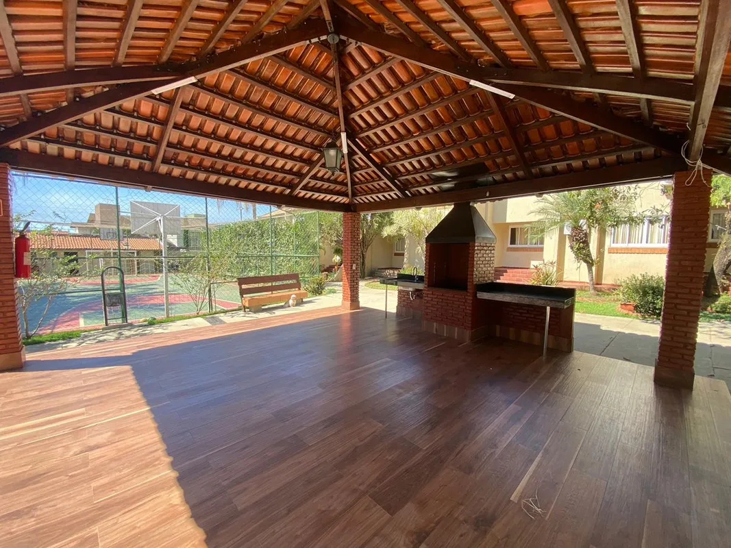 - 200 m2 de área construída - ?4 quartos sendo 1 suíte- ?Banheiro Social- ?Lavab...