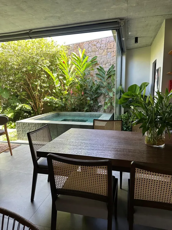 - Casa com 200 m2 - ?3 suítes plenas- Reformada há 4 anos- Bancadas cozinha e go...