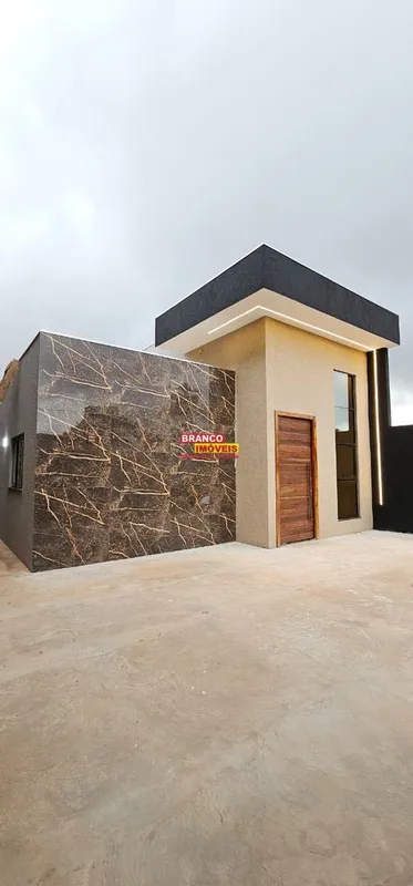 Apresentamos esta belíssima casa nova, localizada em condomínio fechado, projeta...