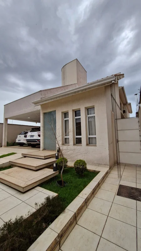 LINDO SOBRADO COM ACABAMENTO DE PRIMEIRA LINHA Parte Inferior:Garagem para 04 ca...