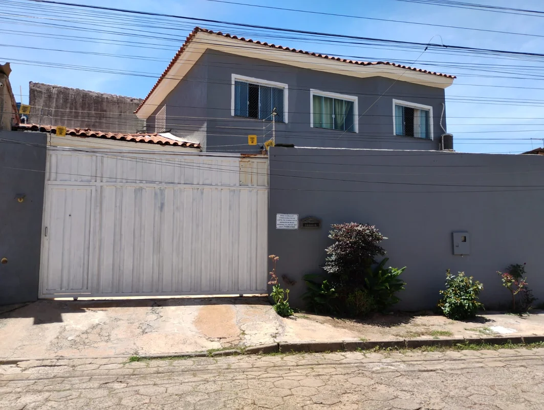 VENDO SOBRADO EM ARNIQUEIRA, PRÓXIMO A EPNB, MELHORES MERCADOS ATACADISTA, BOA L...