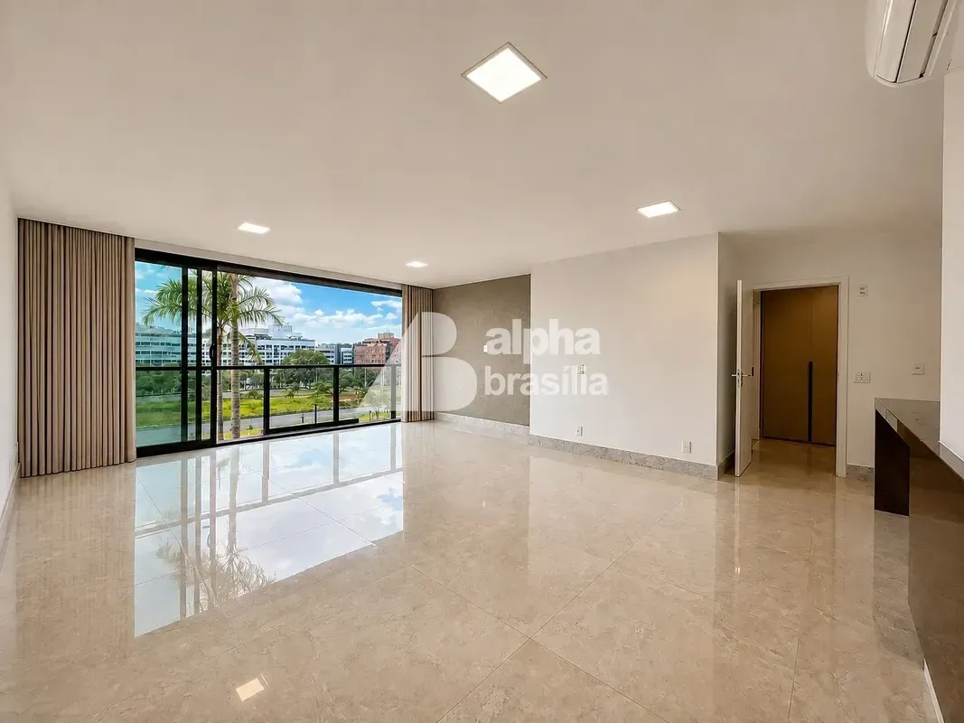 Apartamento originalmente com 4 suítes, adaptado para uma ampla sala estendida, ...