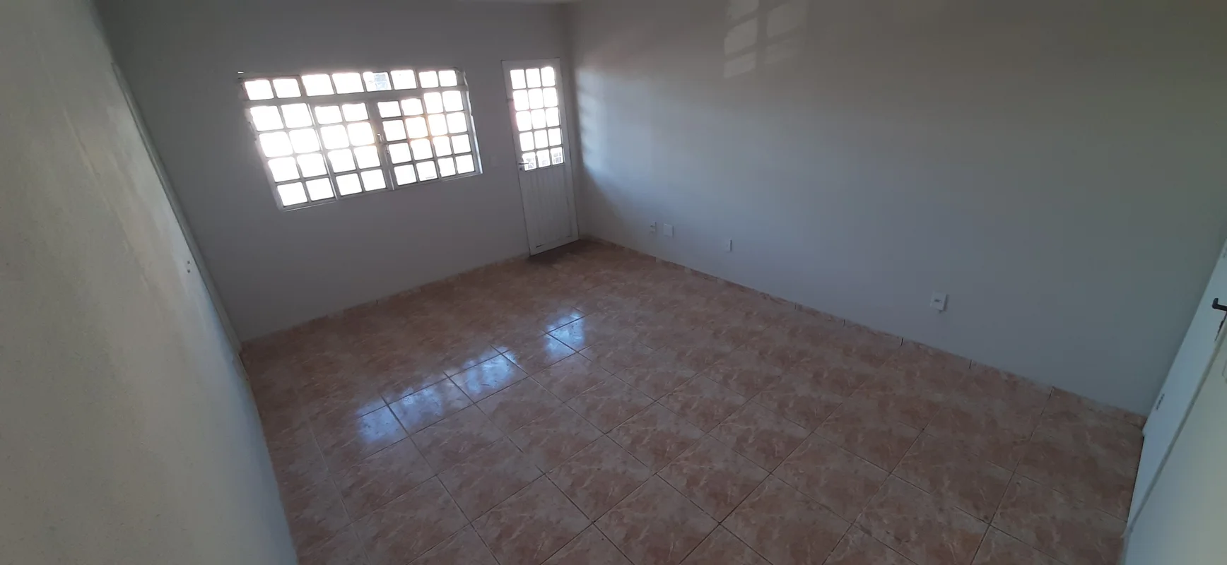 Excelente Sala comercial com 01 banheiro, com aproximadamente 25m², piso em cerâ...