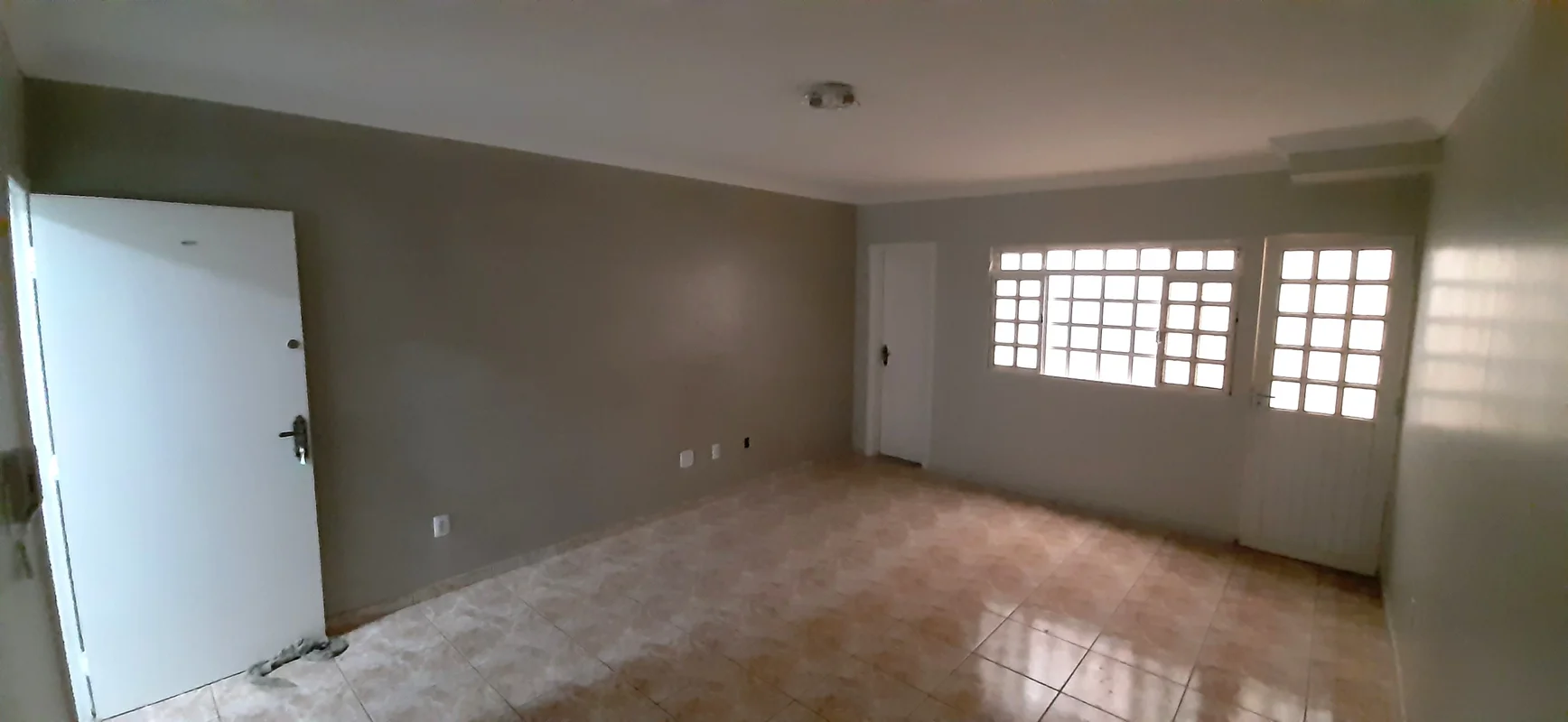 Excelente Sala comercial com 01 banheiro, com aproximadamente 25m², piso em cerâ...