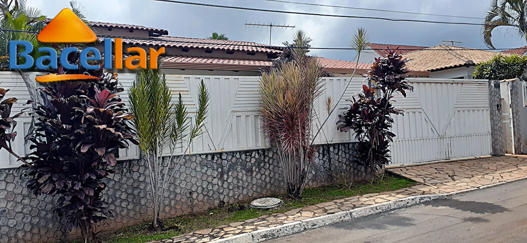Casa em excelente condomínio, à 15 minutos plano piloto, próximo a comércio em g...