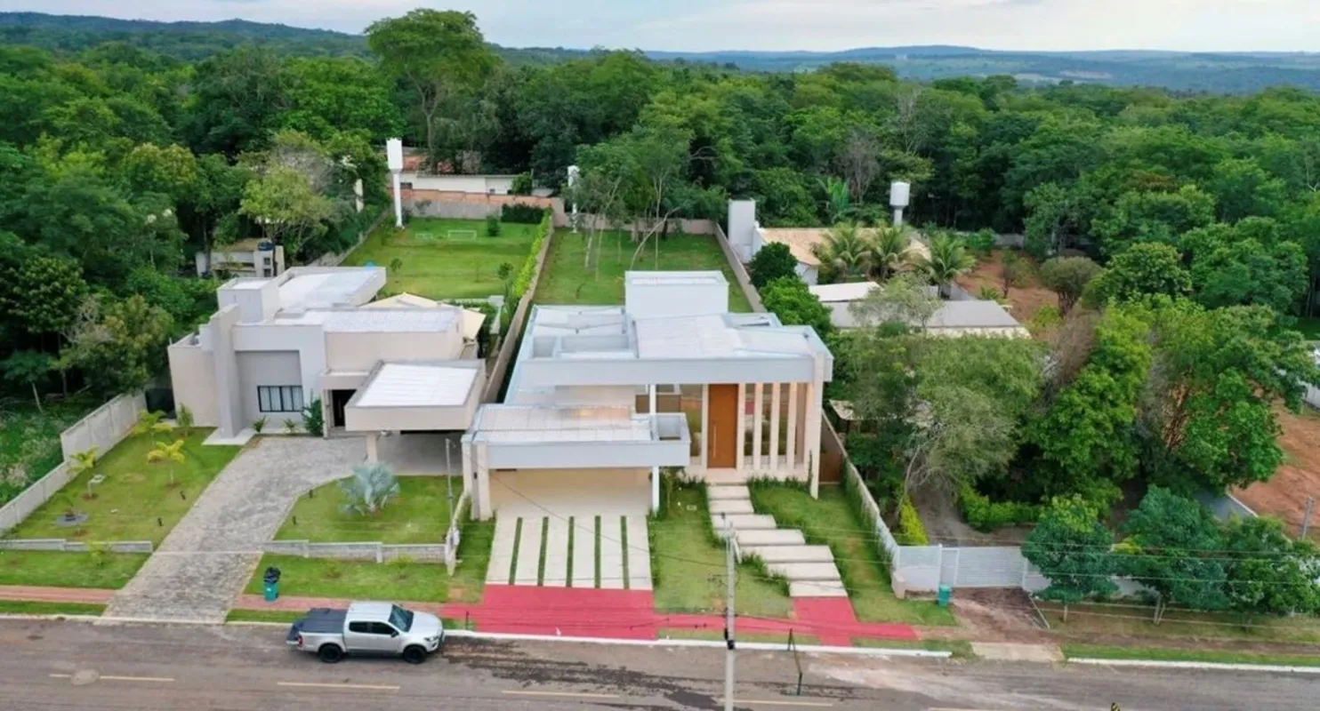 Vendo Casa Térrea nova No condomínio de chácara Villa Verde Senador Canedo 4 suí...