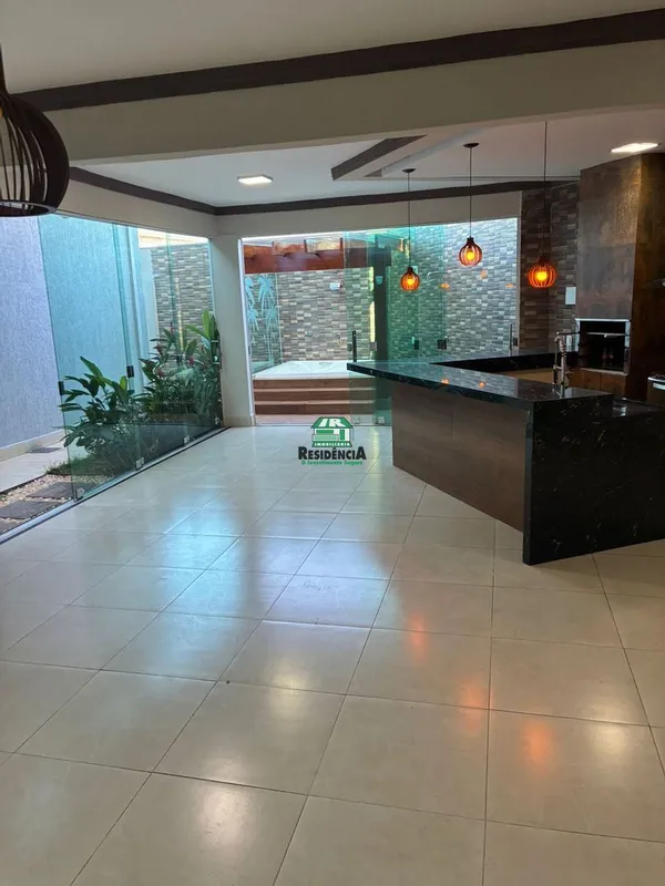 Sobrado Jardim América- Área total 420m²- Área construída 390m²- 5 quartos sendo...