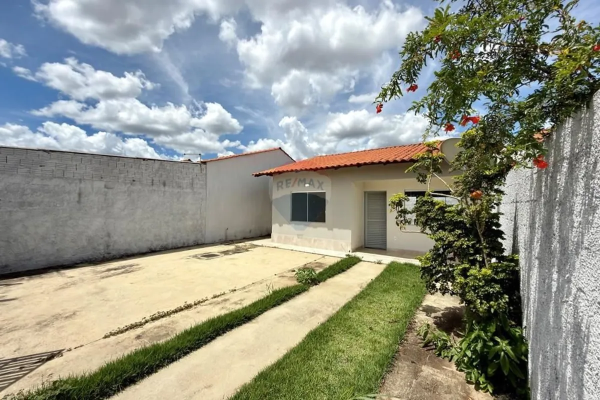 Casa escriturada, localizada no Condomínio Montes Claros 2, em Santo Antônio do ...