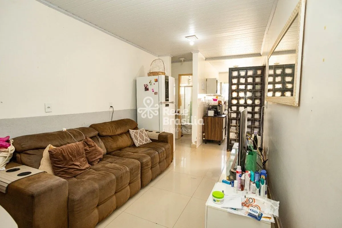 QR 203 conjunto 11 | Casa 2 Quartos com Sala e 4 Vagas de Garagem Descoberta - P...