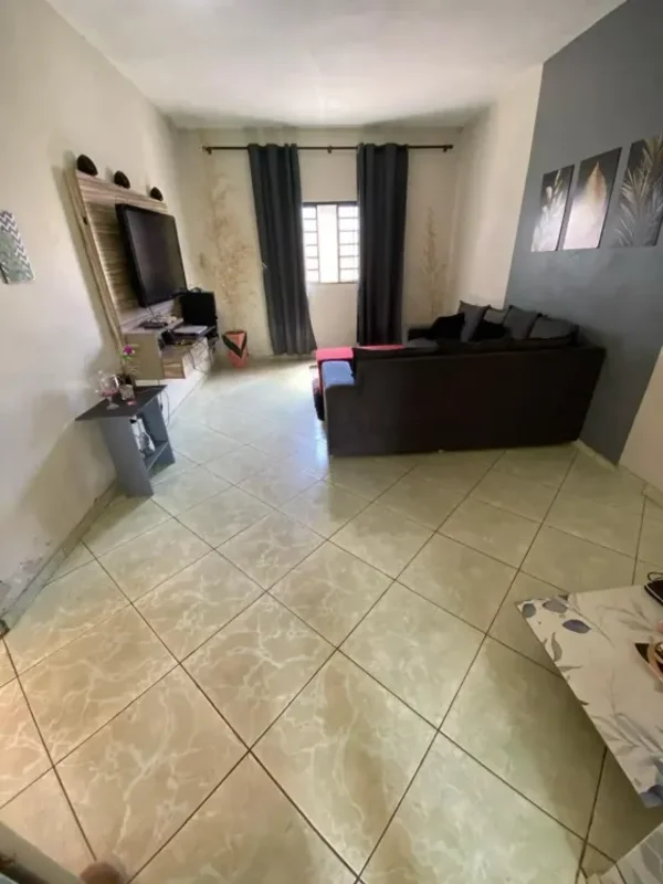 Vende-se Casa com 03 quartos, banheiro social, sala, cozinha, área de serviço, g...