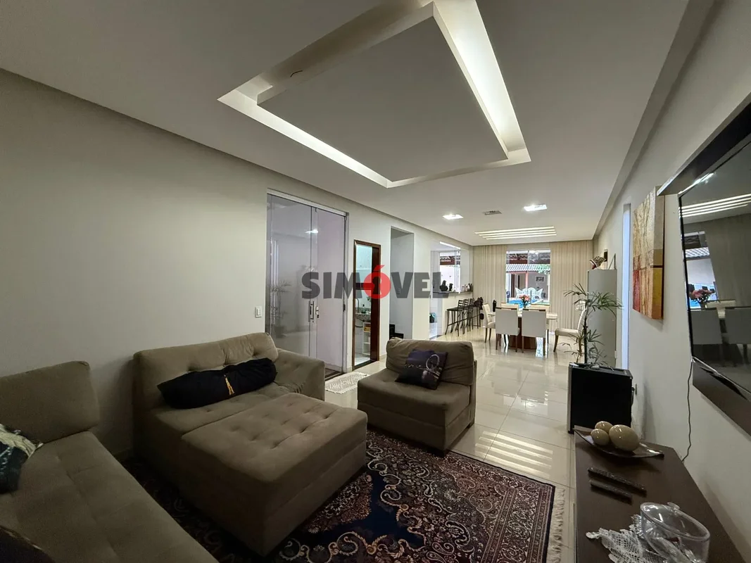 400m², 3 quartos, suíte, varanda, piscina, churrasqueira, Setor de Mansões R$: 1...