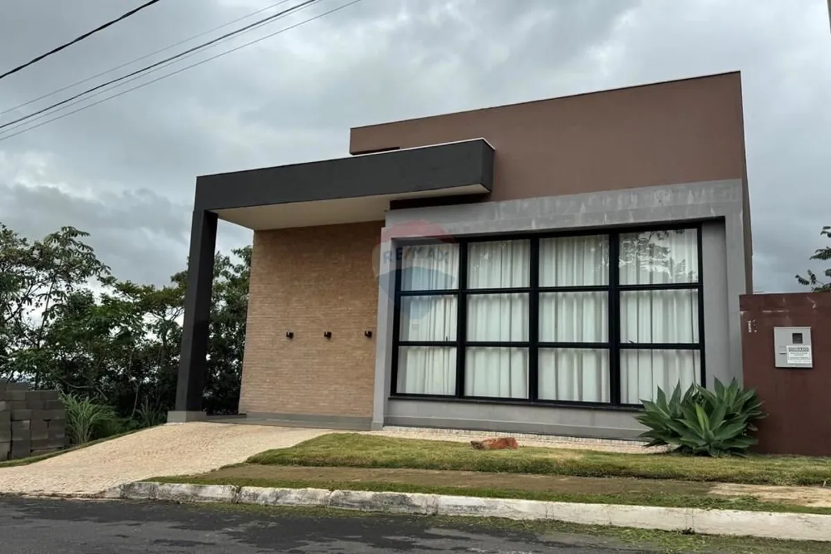 REMAX PRIME HOME VENDE CASA NO CONDOMÍNIO RESIDENCIAL SANTA MÔNICACasa em condom...