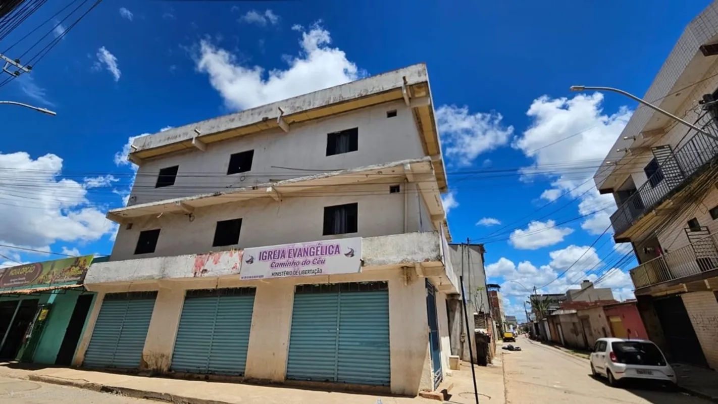 PRÉDIO À VENDA - EXCELENTE OPORTUNIDADE Prédio à venda na Estrutural, lote escr...