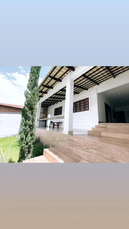 Vendo excelente sobrado no Setor Jaó, em localização privilegiada, com terreno d...