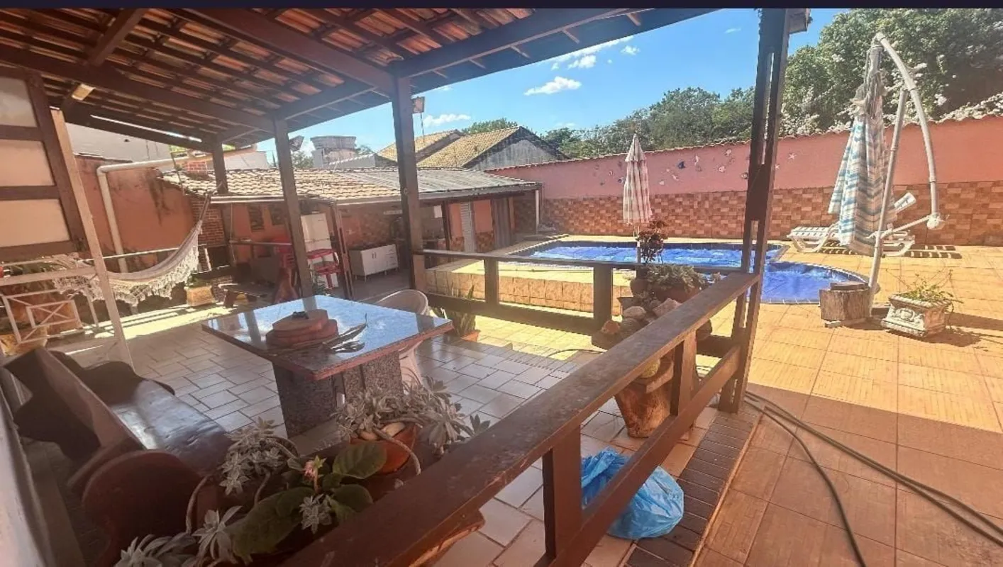 Casa de Madeira à Venda no Setor Jaó – Goiânia? Ampla, charmosa e aconcheganteEn...