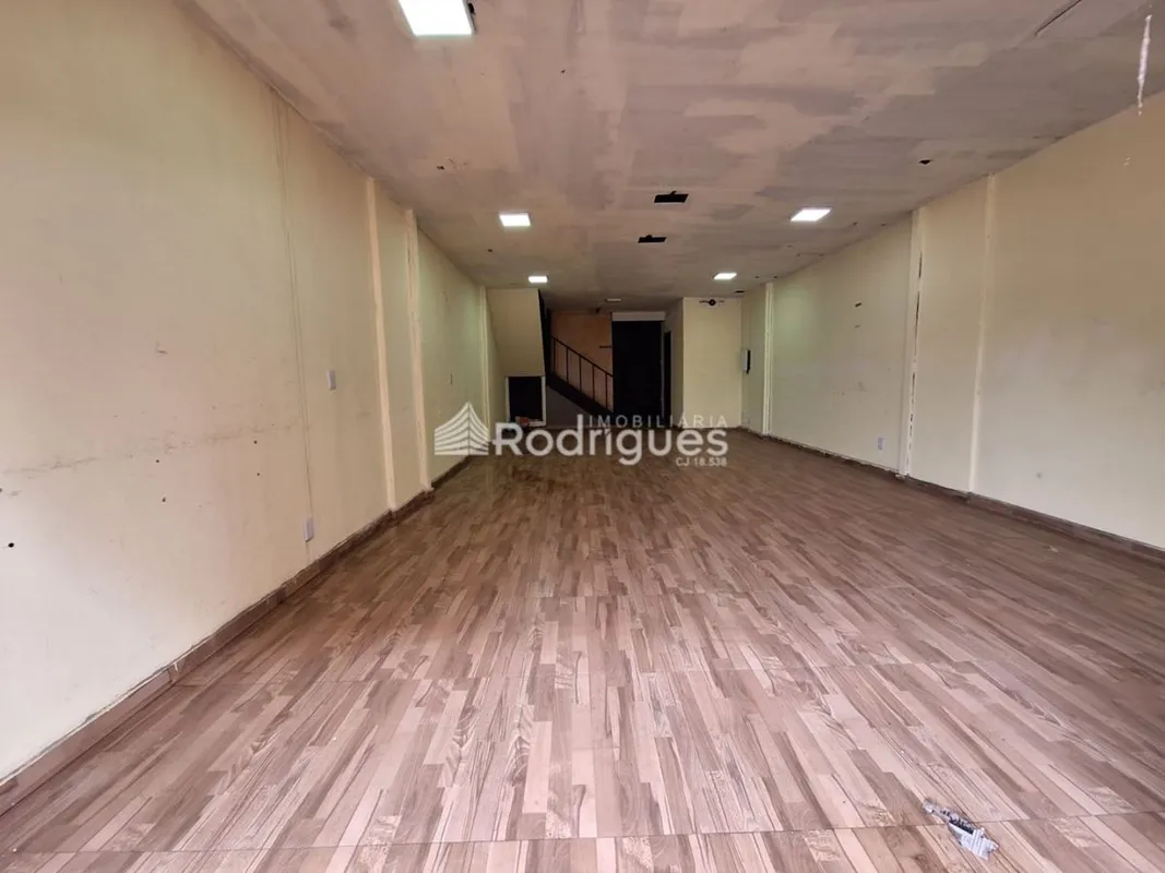 Rodrigues Imobiliária aluga Loja na CSB 09 em Taguatinga Sul.- Loja aproximadame...