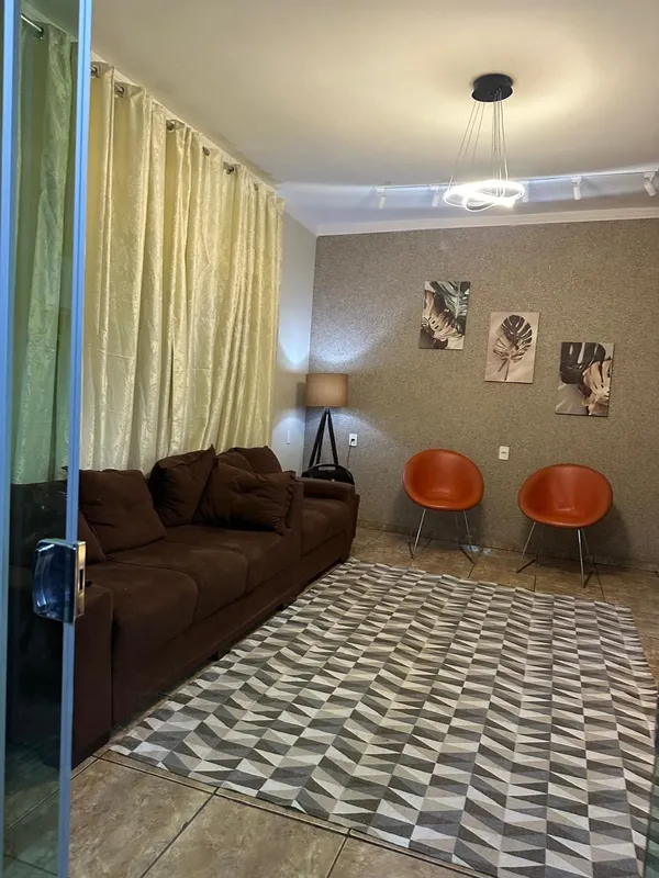 2 casas no mesmo lote, ambas possuem 3quartos, sala ,cozinha, banheiro social e ...