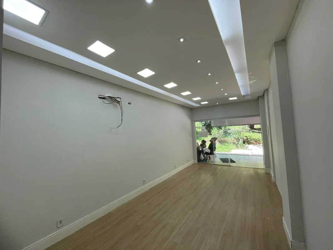 Loja para alugar Sudoeste na avenida principalComposto por:LojaBanheiroAvenida P...
