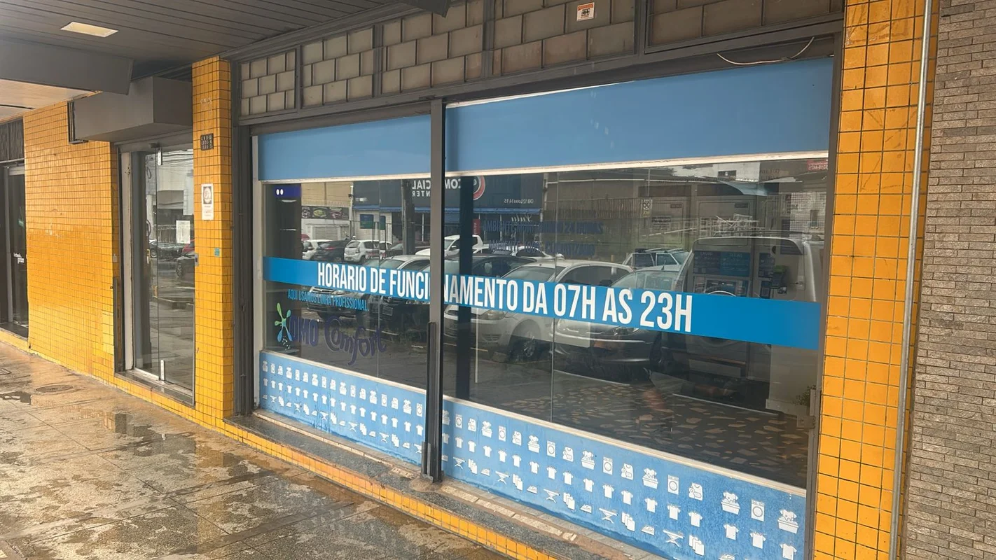 CLAUDIO SINIMBU VENDE EXCELENTE LOJA NA COMERCIAL DA CNB 13 DE TAGUATINGA.Agende...