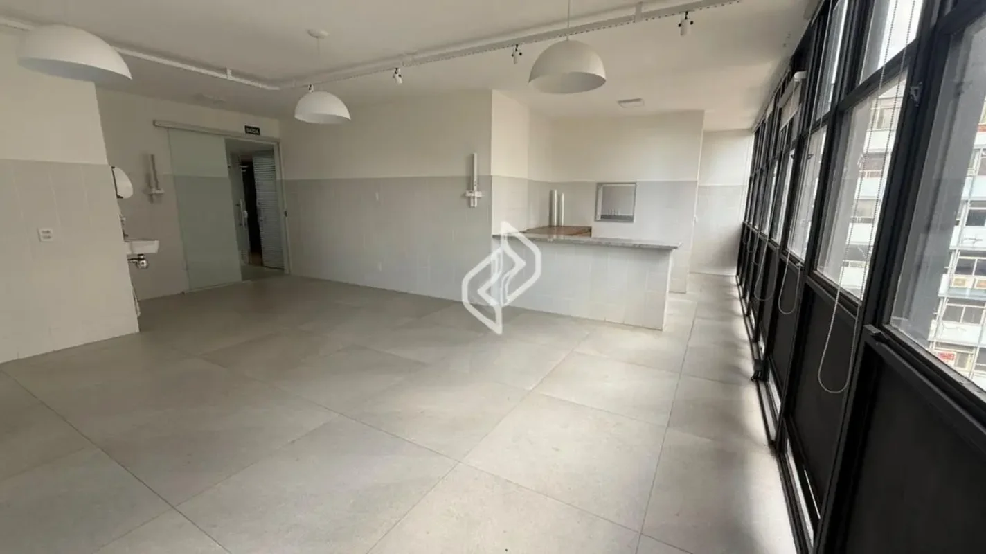 Avanti ImobOportunidade andar interior reformado setor comercial sul Valor R$ 1....