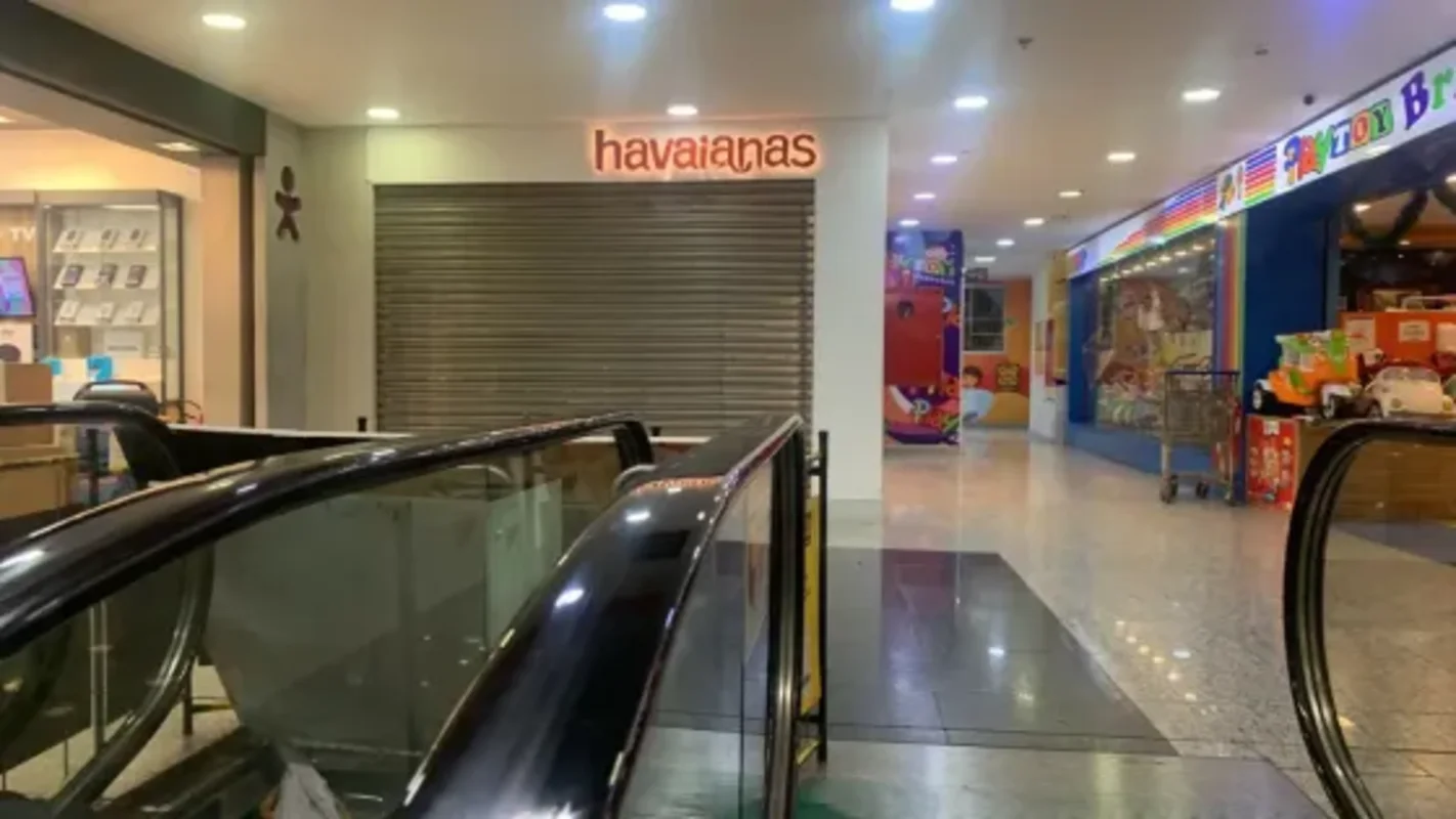 Aluga-se Loja Comercial Santa Maria Shopping – Local estratégico no 1º andar, de...