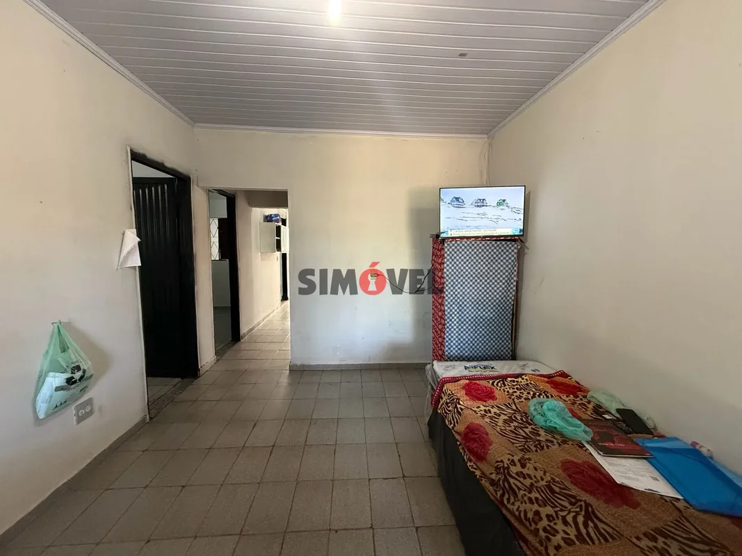 Casa de 60m² na QR 512, 2 qtos, garagem coberta, lote de 115m² - R$: 230.000 Não...