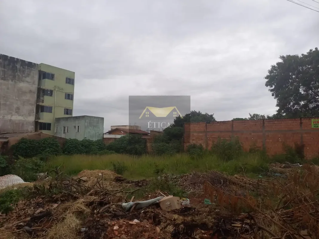 Vendo lote contendo galpão no bairro Ipanema de Valparaiso, o lote mede 432 metr...