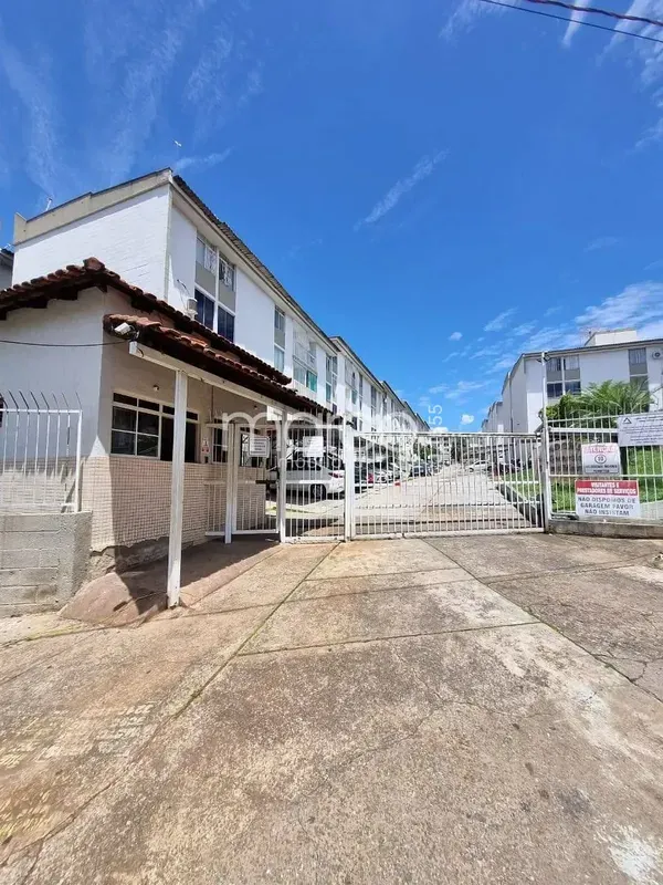 02 Quartos, Sala c/ sacada, Cozinha com armário, Banheiro social, Área de serviç...