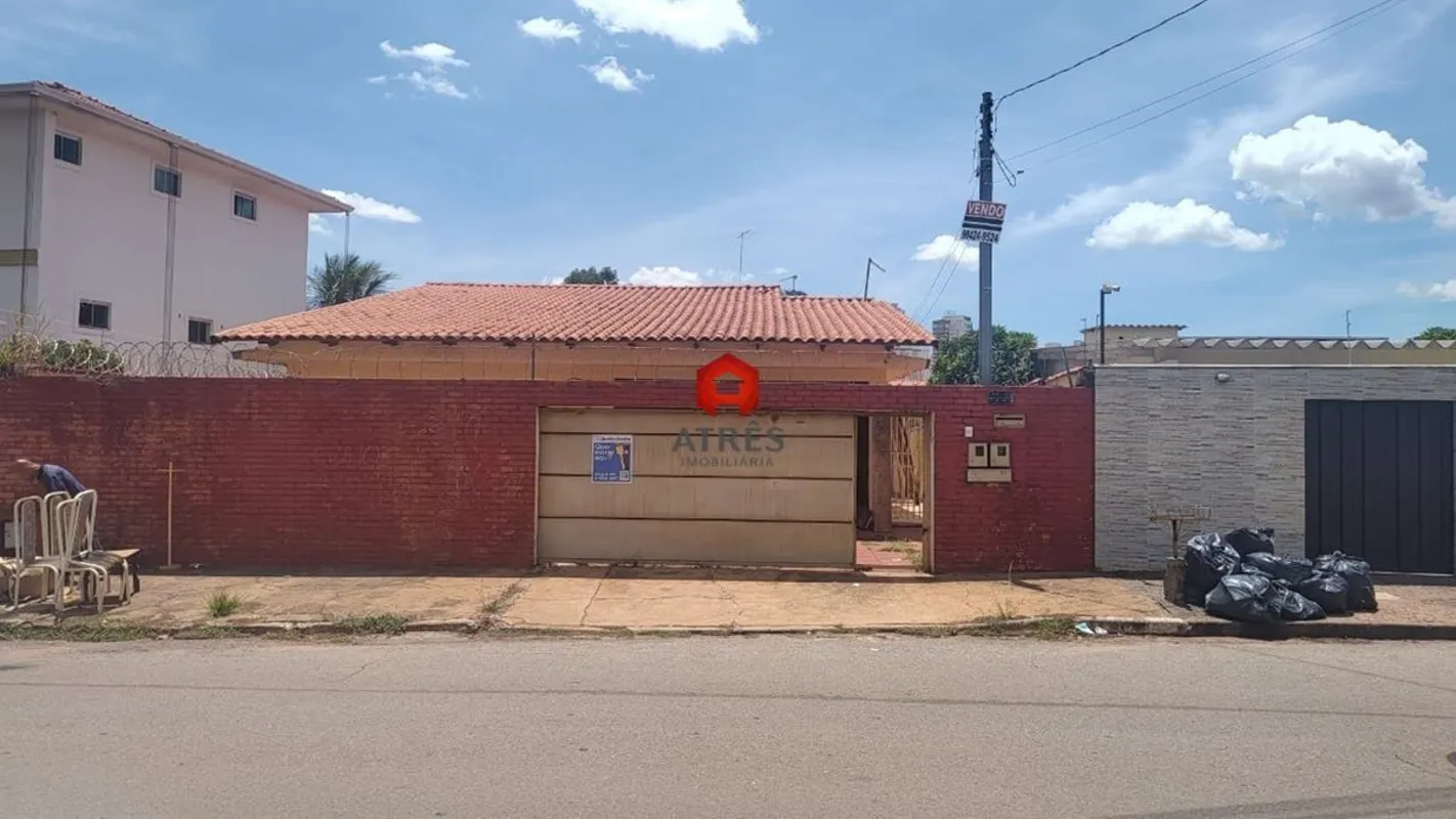 Casa residencial a VENDA com aproximadamente 150,65m² de área construída e 490m²...