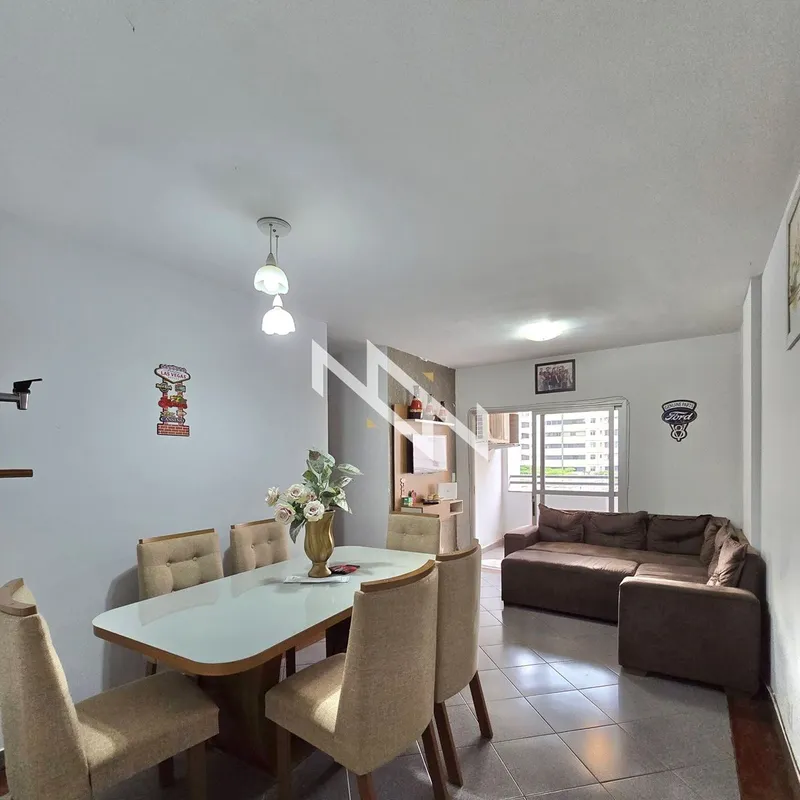 Apartamento original, com excelente potencial para reforma ou investimento, loca...