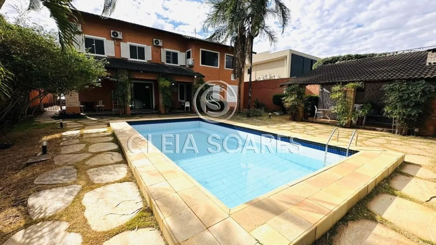 Sobrado Sofisticado no Lago Sul para Viver com Conforto e EstiloImagine abrir as...