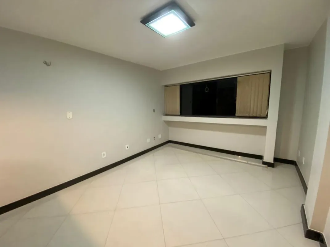 Apartamento de 4º Andar com Vista Livre | Localização Estratégica | Vazado | Cru...