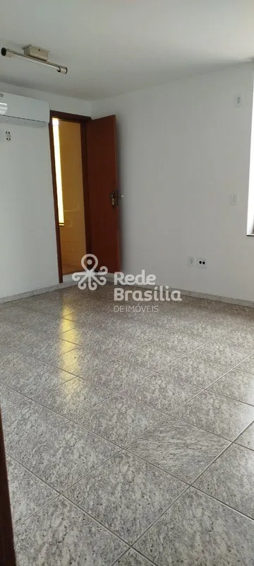 Excelente sala comercial para alugar na Asa Sul, Brasília. Com uma área total de...