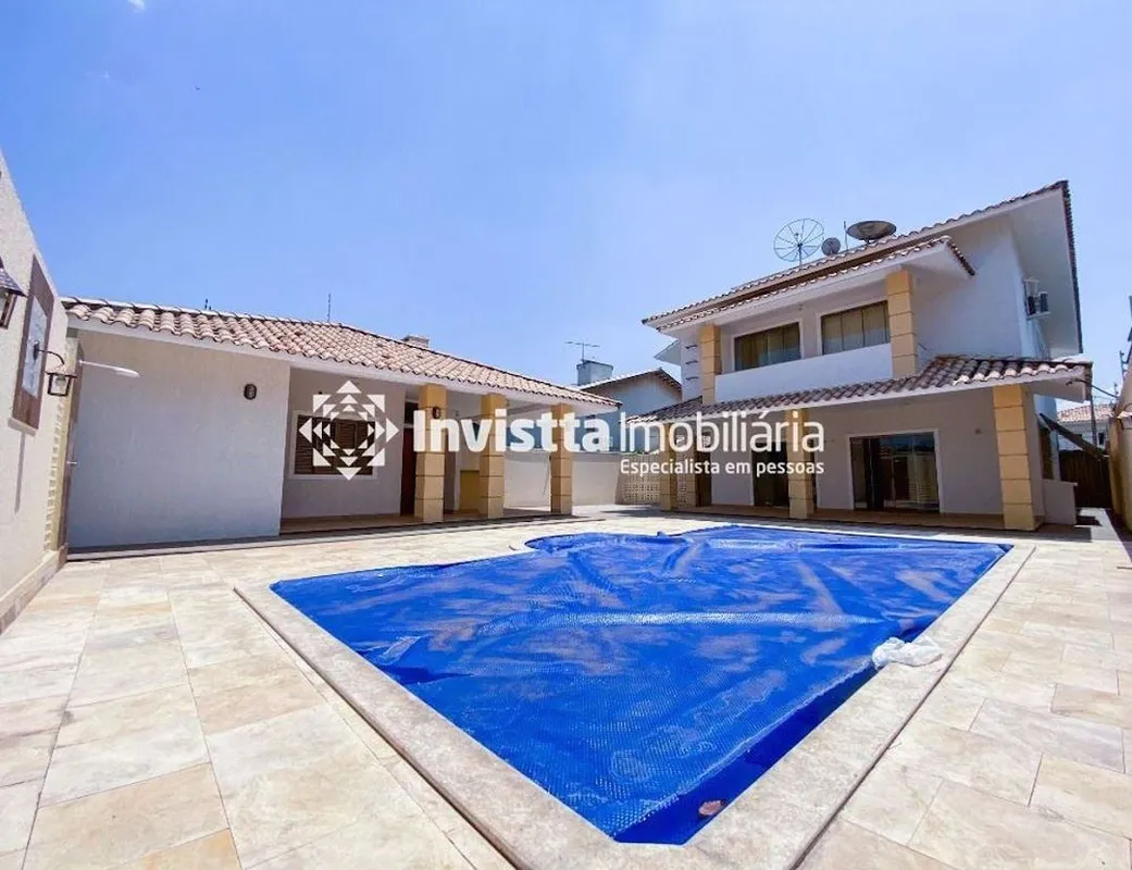 Sobrado à venda, com 600m² de área total e 370m² de área construída, na quadra 6...