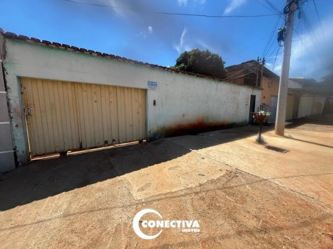  Comentários do corretor: Excelente localização, 01 casa com dois quartos sendo ...