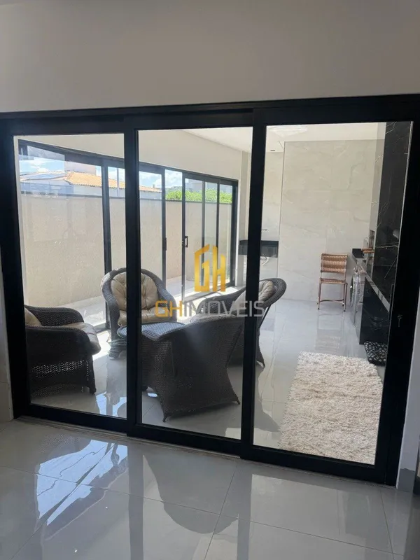 Casa com 3 quartos no Jardim Veneza, em terreno com 407,50m² com 203m² de área c...