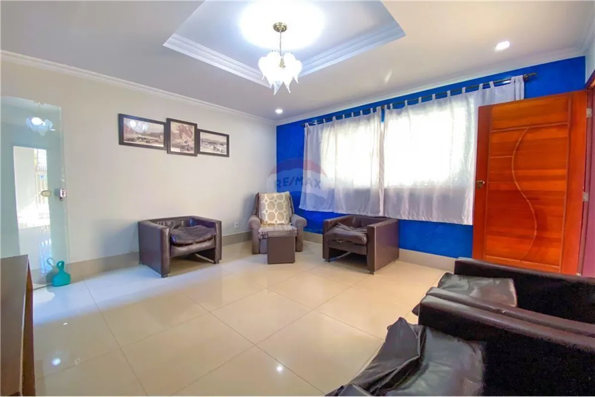 Descubra o lugar perfeito para chamar de lar! Esta incrível casa sobrado com exc...