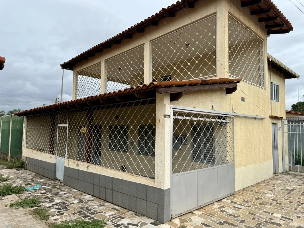 Monumental Agência Imobiliária vende; SOBRADO À VENDA – QE 14, CONJUNTO B | GUAR...