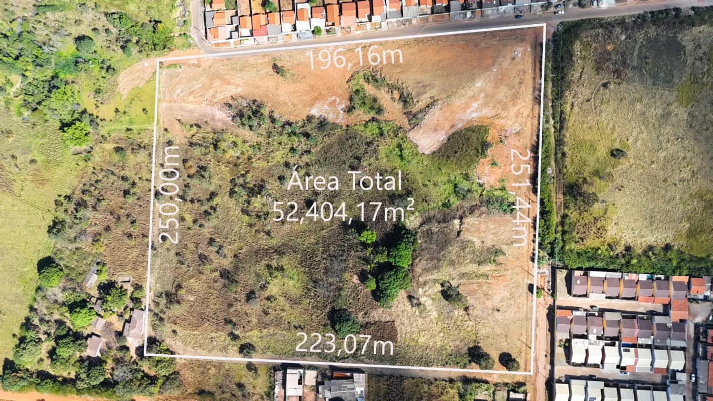 Terreno para construções (Loteamento, condomínio, casas ou outros);Todo Plano e ...