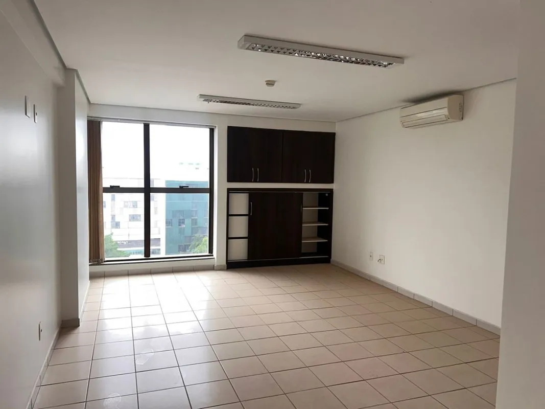 Excelente oportunidade de sala comercial à venda no Setor de Autarquias, localiz...
