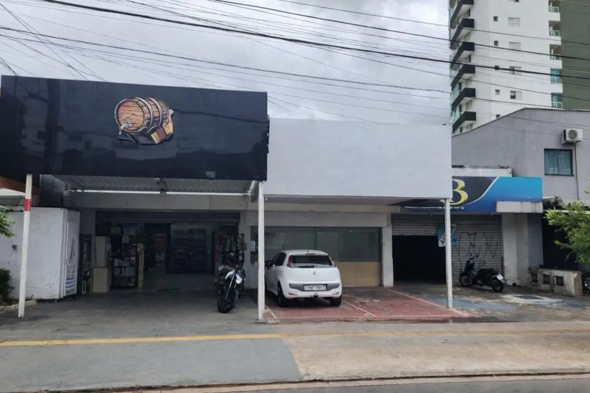 Imóvel comercial com área total de 360 m², dividido em 3 salas comerciais indepe...