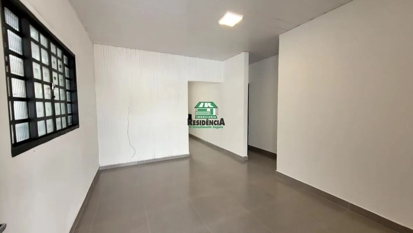 Casa Santo Antônio- Área total 360m²- Área construída 128m²- 3 quartos sendo uma...