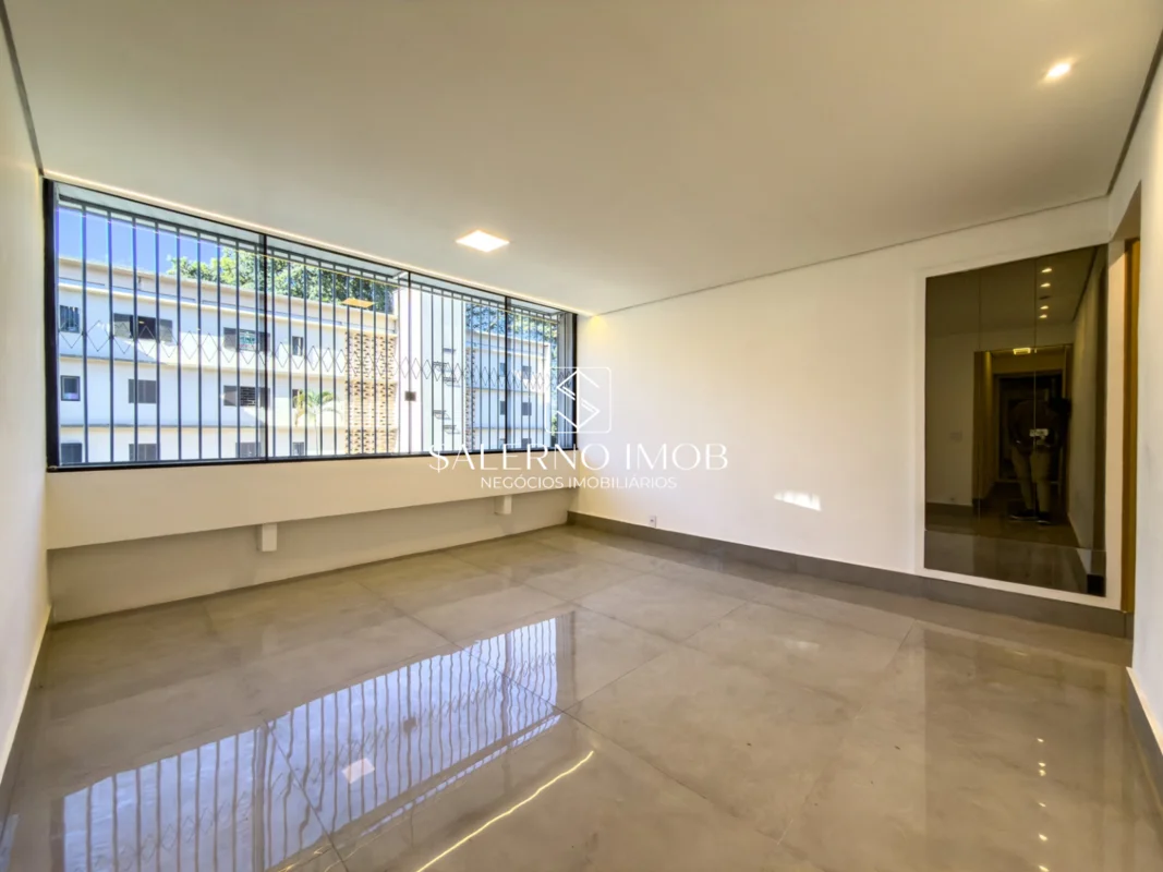 Salerno Imob:Apartamento Reformado na SQS 416 Asa Sul com 3 Quartos e SuíteLocal...