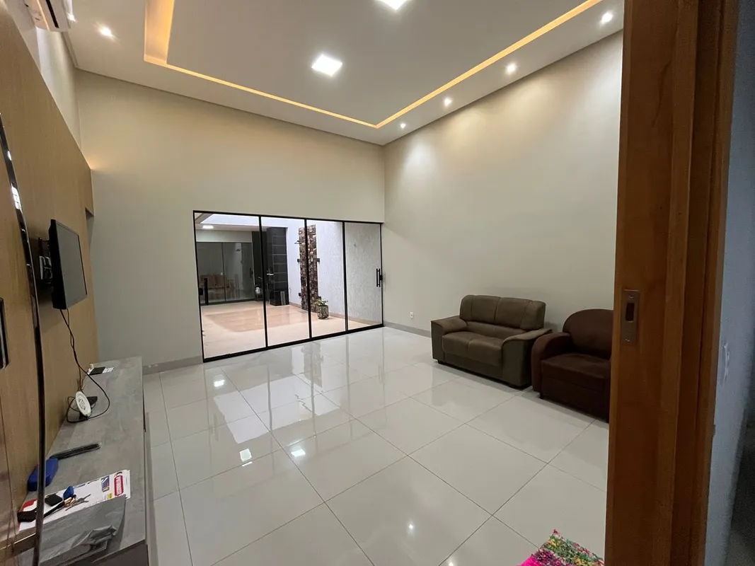 Oportunidade exclusiva de casa no Setor Novo Horizonte.Região com bastante comér...