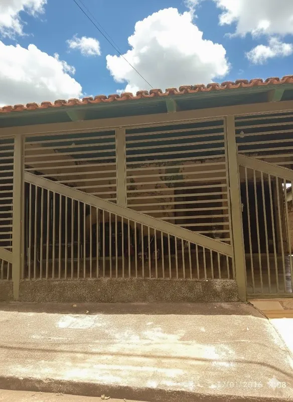Imóvel amplo, confortável e pronto para morar: 3 quartos 1 banheiro Quintal Corr...