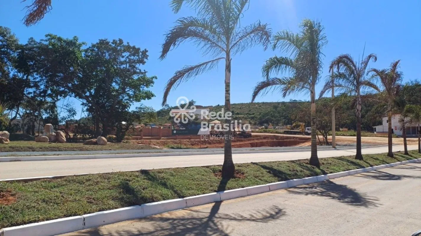 Oportunidade única para construir seu lar em um condomínio recém lançado, modern...